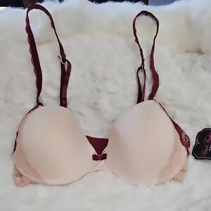 NWT Elegant Lace Trimmed Bra in Cream and Burgundy